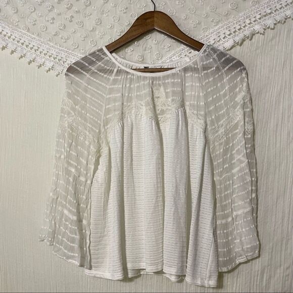 Lucky Brand Sheer Bell Sleeve Blouse · Medium · Brocade Floral Textured  · White - Picture 3 of 12